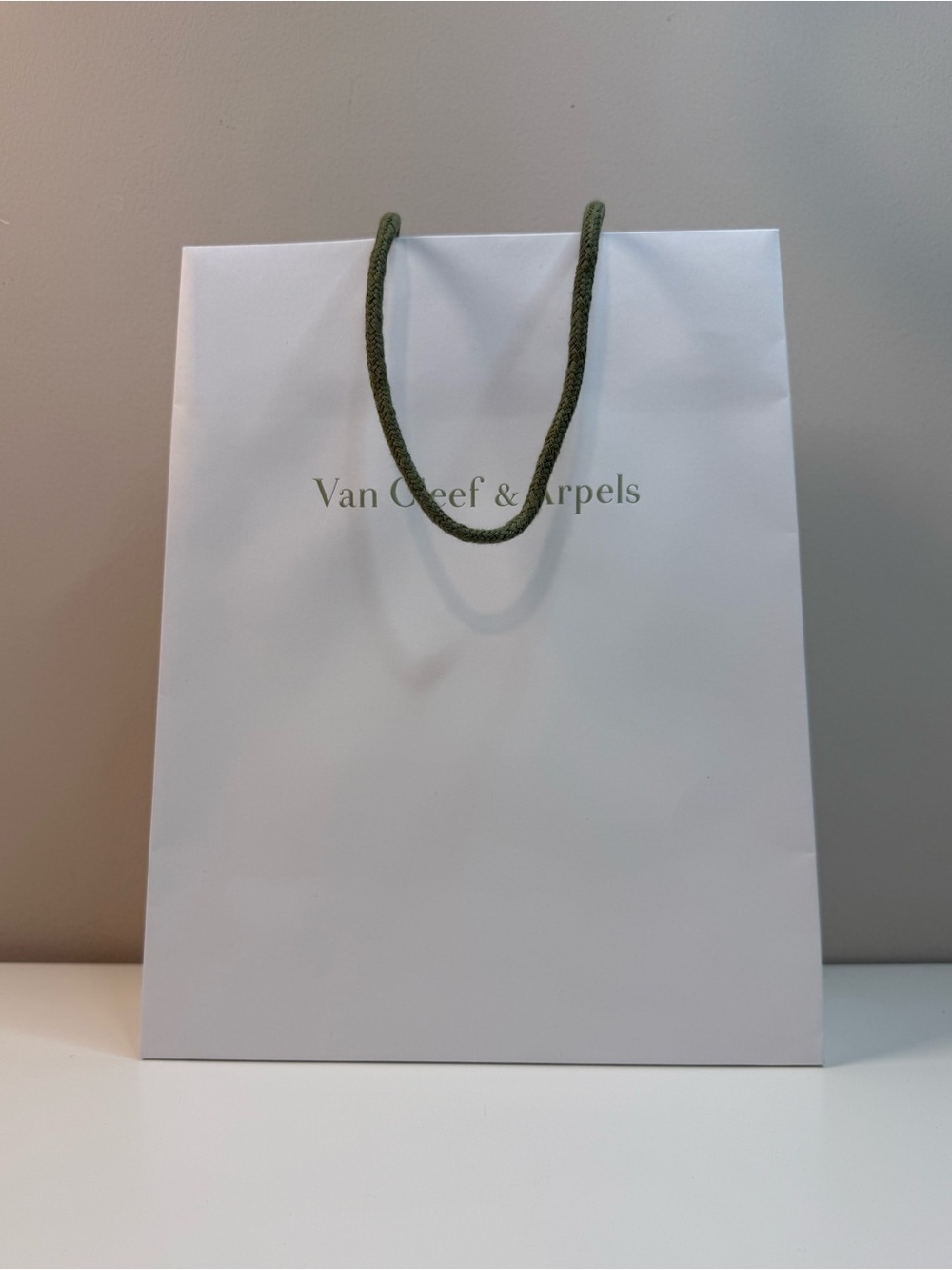 Van Cleef & Arpels Boutique Shopping Gift Bag White Luxury Packaging